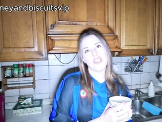 Partita di derby finisce in scopata per una vera coppia amatoriale calda e arrapata-Dialoghi ita