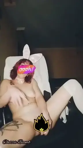 Ya tenéis disponible en mi perfil los vídeos con el primer disfraz de este Halloween: sexy conejita. Con tu suscripción podrás ver el set de 42 fotos y dos vídeos completos. Además en la sección prem…