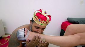 interracial foot fetish: chupando os pes da loira gostosa