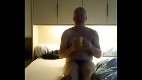 Nylonjunge w&uuml_nscht Dir einen frostigen Morgen