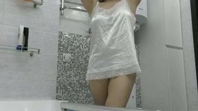 Walhalla washes her blond hair MP4 FULL HD 1080p