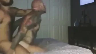 Tattooed daddy bear with big cock barebacks amateur hunk