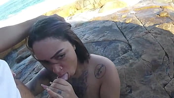 Na praia com desconhecido no pelo
