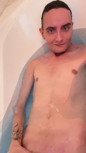 My actor Raffou is waiting in the bathtub