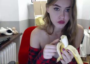 This webcam girl is such a cutie and I bet her pussy tastes like a fruit salad