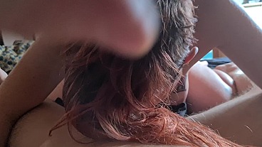 Amatrice Sexy Suce Jusqu'à l'Extase