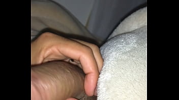 Batendo punheta a noite sozinho