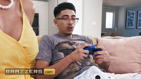 Taylor Vixxen gets a sneaky interracial fucking