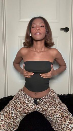 Small enough to hold in your hands🤩 my tits love to be played with babes😏