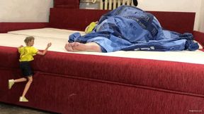 SHRUNKEN EX BOYFRIEND STILL IN LOVE WITH HER BIG FEET - MOV Mobile Version
