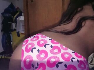 Hot little wench suggests me cleaning services - I met her on Sxhorny.com
