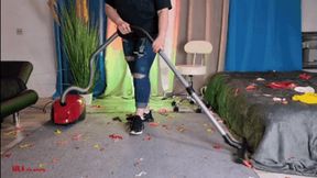 Mila - Cleaning after balloon thunder