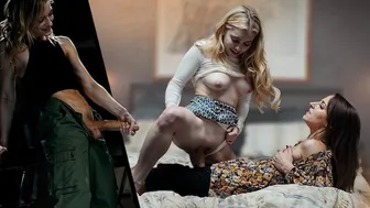 Sexy babes get fucked by girls with big dicks and creampied