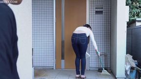 Kamiyama Nana's wild ride in snug jeans with her eager husband