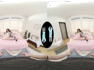 Festival Floozy Lets Bestie Play With Her Bang Aperture For Rave Tix