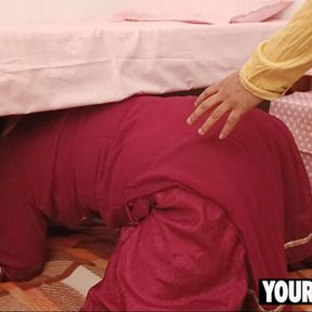 Uncut - Punjabi Jatti Stuck under the bed and fucked by servant bihari