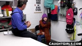 Amber Summer's attempted theft ends in a blowjob