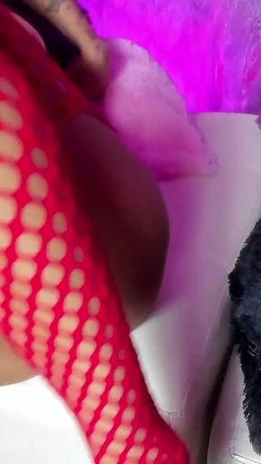 Fast Fingering Makes Her Cum Screaming
