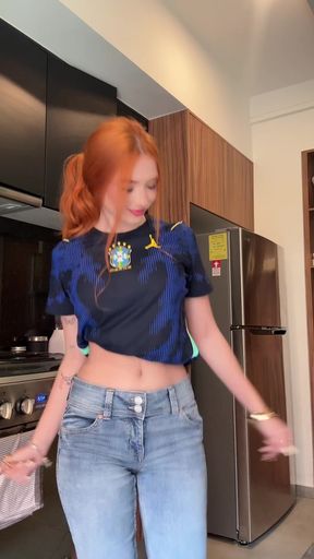 Hot Brazilian Latina shows off her body on TikTok