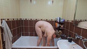 Busty BBW Shows Her Big Natural Tits and Shaves Her Pussy - Hot Shower