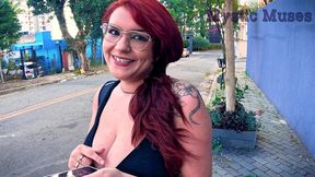 abordei uma ruiva no meio da rua, ofereci dinheiro e ela fez um video gostoso e safado comigo