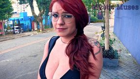 abordei uma ruiva no meio da rua, ofereci dinheiro e ela fez um video gostoso e safado comigo
