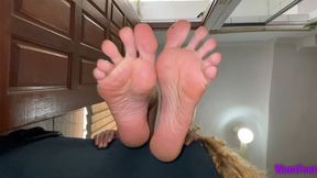 Under Brazilian Woman Soles - Big Feet - HD MP4