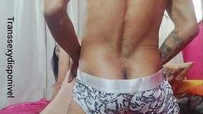 Boneca gostosa dotada dando cuzinho pra rapaz da vara grande e grossa que adora da uma mamada numa pica