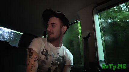 Blowing a gay in a car sex scene