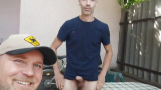 Knubbiga amatörer europeiska homosexuella tar stor kuk barbacka rider som slutar i heta creampies och cumshots
