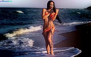Exotic beauty mya diamond gets her orgasms at the beach