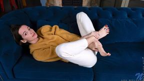 Sporty skinny brunette Ana Moloko opens her shaved pussy on cam