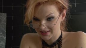 terra white - chefin setzt sich einfach auf den schwanz ihres angestellten