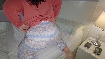 My Big Ass Stepsister Gets Horny While I Fuck Her Hard and Wants Me to Cum Inside Her Pussy