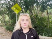 HERMOSA RUBIA PERDIDA ES LLEVADA A CASA DE EXTRAÑO