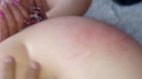 Jugando con su culito,se le qued� adentro...