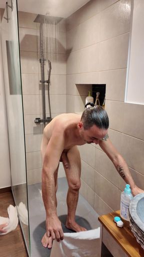 My Husband and Lover Take a Shower Before Eating