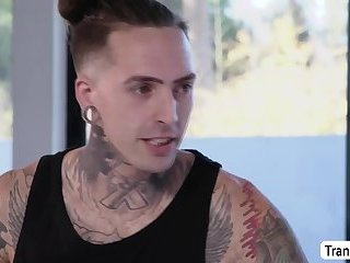 Transbabe Casey Kisses horny anal sex