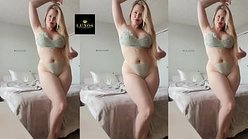 rubia caliente