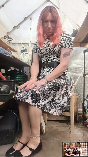 Play with Auntie Fiona&#039;s Slit