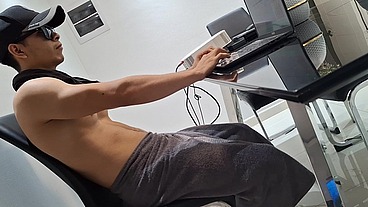 Good blowjob at the office 2