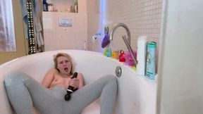 Squirting Hard in Light Gray Leggings in the Bathtub