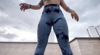 After workout she gets super wet riding a huge dildo