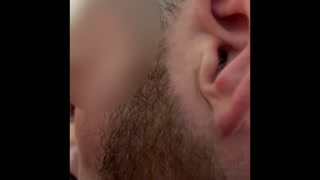 Kutje likken en eten!! Lekker nat en roze kutje