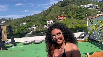 Novinha casada de 18 anos perde o telefone e vazam v&iacute_deos transando na praia do recreio