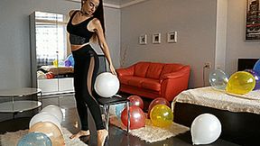 Sandra hot sit pop on the chair Full HD