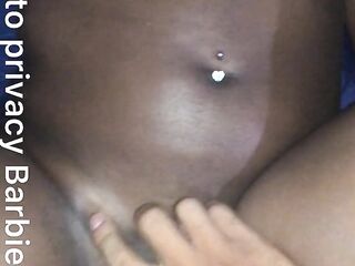 Black gostosa me pede para esfregar meu pau na snatch pequena dela