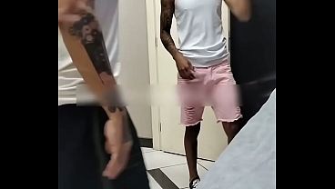 Filho da s&iacute_ndica curioso veio descobrir meus servi&ccedil_os e saiu gozado