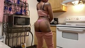 Thick Pussy Squirting with Black History Queen