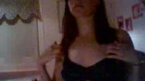Amateur brunette chick fingers her pussy in webcam solo video